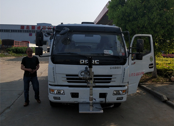 多利卡灑水車 多利卡灑水車